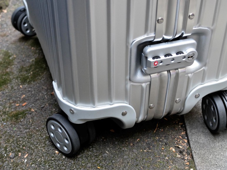 rimowa lightest luggage